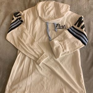 White long sleeve t shirt